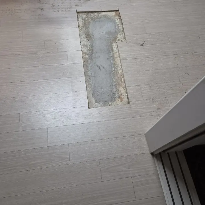 일산 누수로 절단된 강마루 보수 후기, 이질감 없이 깔끔하게 마루교체 시공
